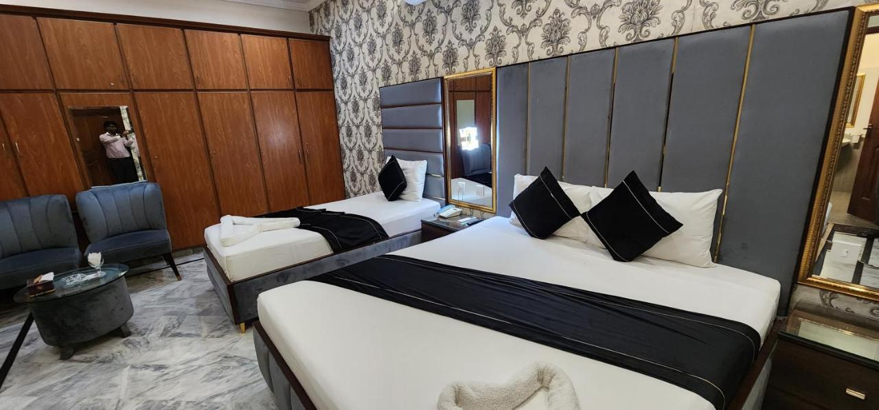 Red Fort Hotel Gulberg Лахор Экстерьер фото