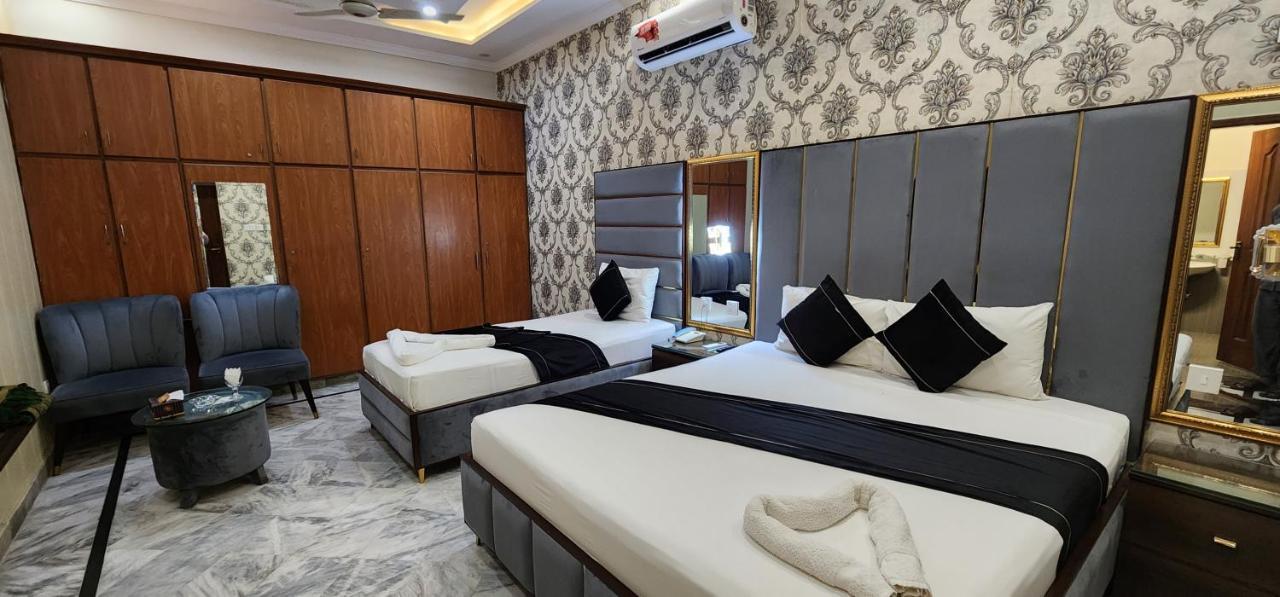 Red Fort Hotel Gulberg Лахор Экстерьер фото