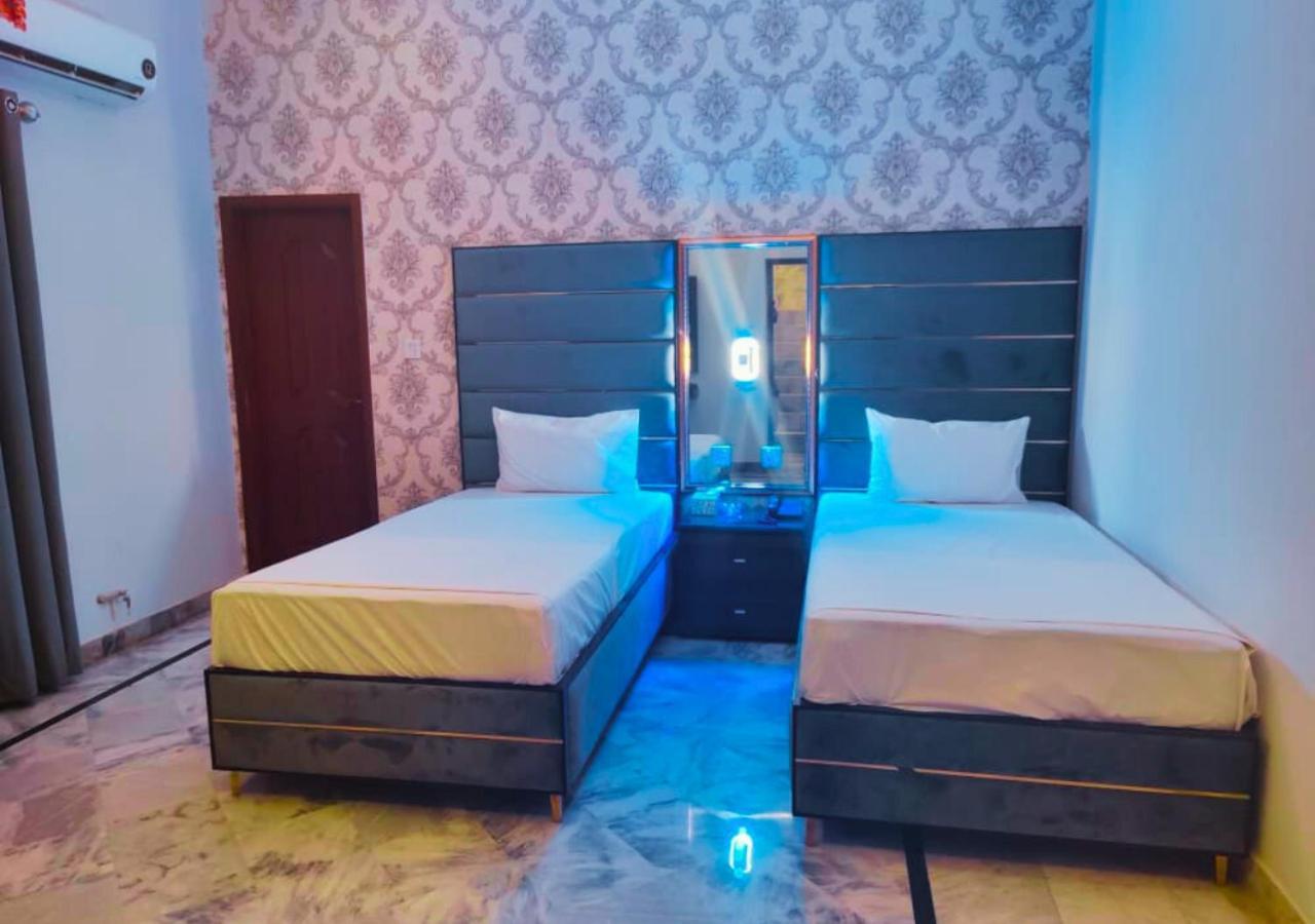 Red Fort Hotel Gulberg Лахор Экстерьер фото