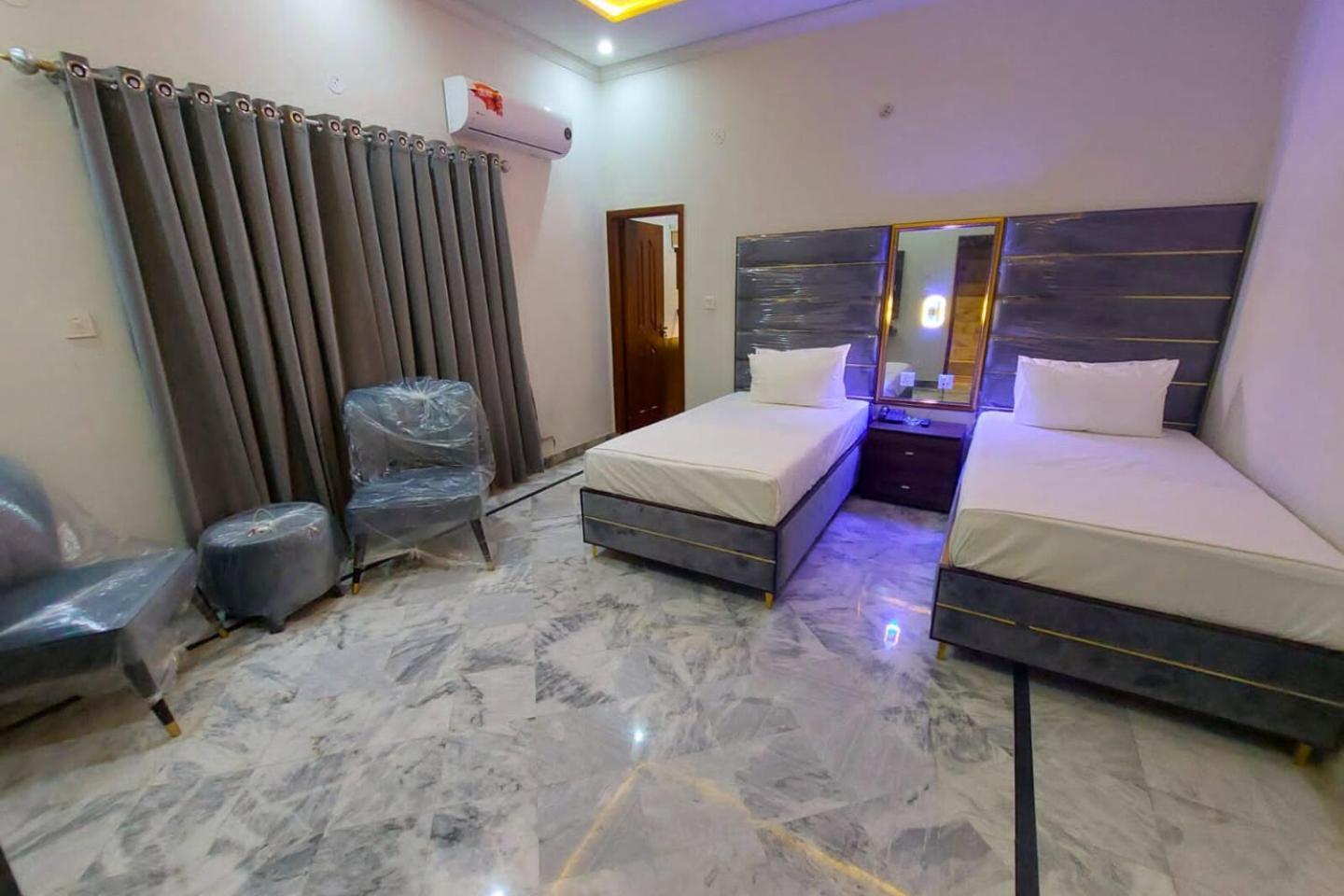 Red Fort Hotel Gulberg Лахор Экстерьер фото